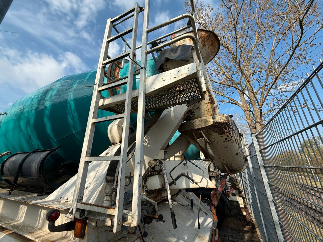 Betonmischer-Auflieger Stetter 10 m³ mit Motor - Autobetonieră: Foto 5 Betonmischer-Auflieger Stetter 10 m³ mit Motor - Autobetonieră: Foto 5