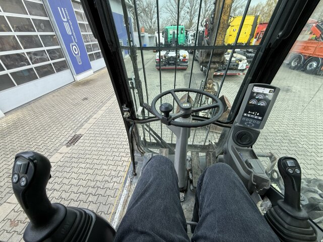 CAT M318D Mobilbagger *9.235 h *Schnellw. *Greifer - Excavator pe roţi: Foto 3 CAT M318D Mobilbagger *9.235 h *Schnellw. *Greifer - Excavator pe roţi: Foto 3