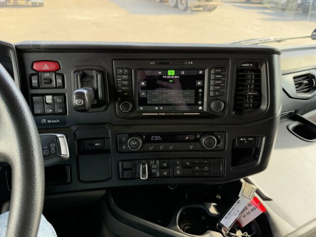 Scania G450 XT 4x4 Euro 6 SZM Kipphydraulik Blatt/ Luft - Cap tractor: Foto 3 Scania G450 XT 4x4 Euro 6 SZM Kipphydraulik Blatt/ Luft - Cap tractor: Foto 3