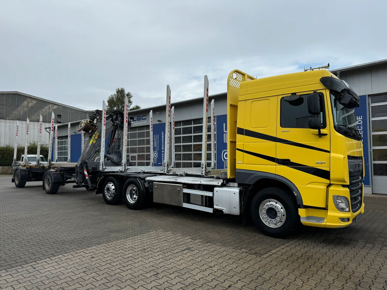 DAF XF 530 6x2 Holztransport Kran PENZ 15Z9.50 *Anh. - Camion forestier, Camion cu macara: Foto 2 DAF XF 530 6x2 Holztransport Kran PENZ 15Z9.50 *Anh. - Camion forestier, Camion cu macara: Foto 2