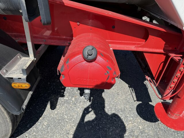 Semiremorcă siloz Feldbinder KIP 60.3 Silo 60.000 L 3 Achse ADR: Foto 14 Semiremorcă siloz Feldbinder KIP 60.3 Silo 60.000 L 3 Achse ADR: Foto 14