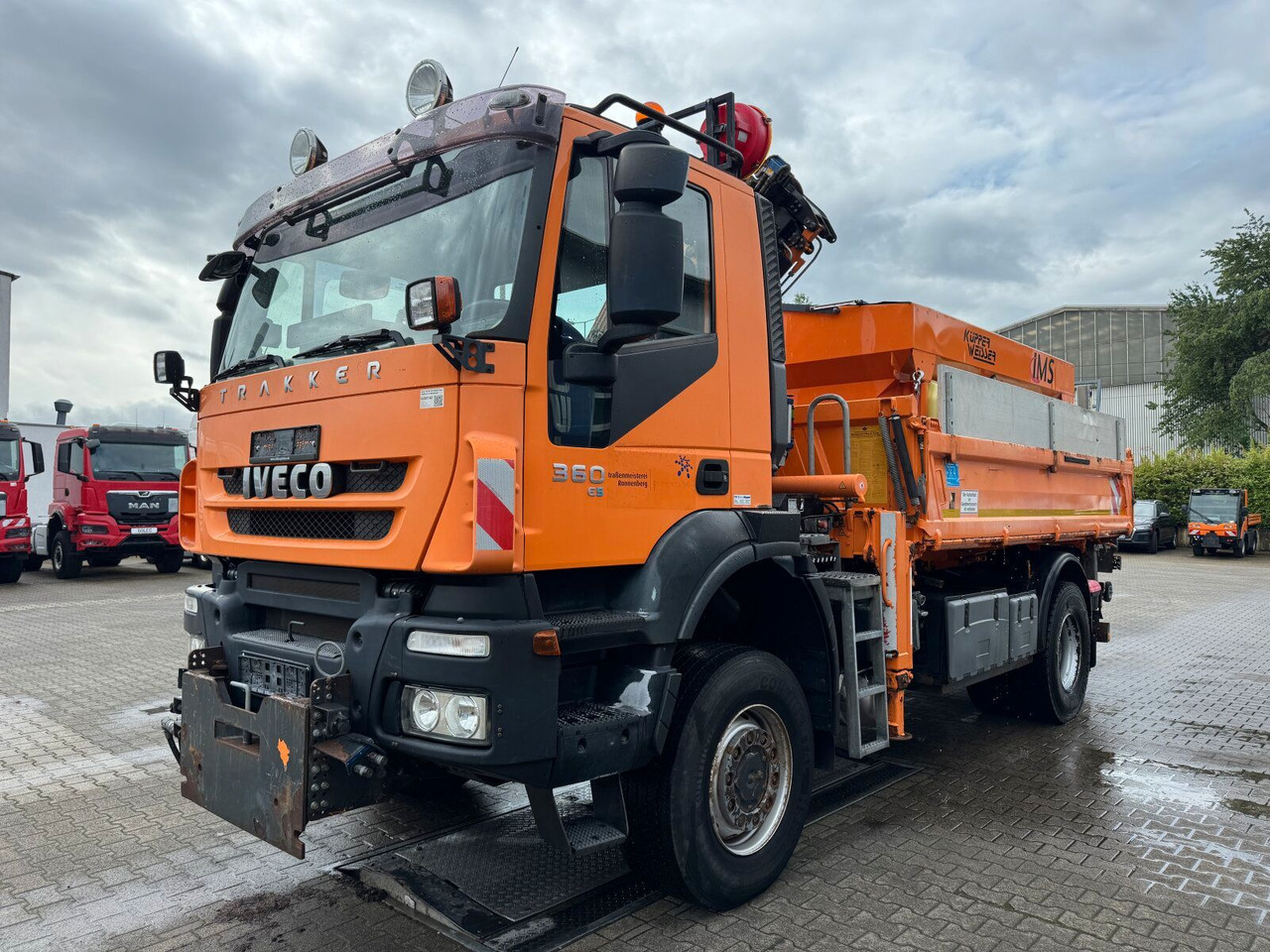 Iveco TRAKKER Kipper Kran TEREX 85.2 Winterdienst - Camion basculantă, Camion cu macara: Foto 2 Iveco TRAKKER Kipper Kran TEREX 85.2 Winterdienst - Camion basculantă, Camion cu macara: Foto 2