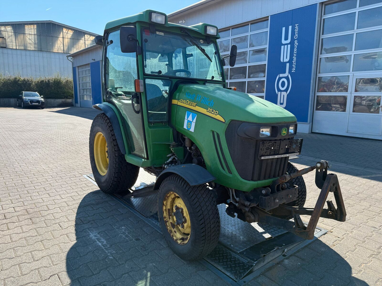 John Deere 3520 Kommunaltrak. Frontkraftheber Kuppeldreieck - Tractor agricol: Foto 1 John Deere 3520 Kommunaltrak. Frontkraftheber Kuppeldreieck - Tractor agricol: Foto 1