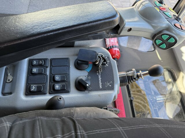 Johnston C202 Kleinkehrmaschine 2 M³ - 6.000 h - Măturătoare stradală: Foto 5 Johnston C202 Kleinkehrmaschine 2 M³ - 6.000 h - Măturătoare stradală: Foto 5