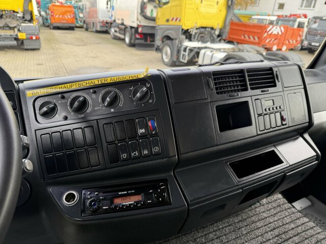 MAN TGA 18.360 4x2 HD-Kanalreiniger ASSMANN 6500 L - Maşină pentru vidanjări: Foto 3 MAN TGA 18.360 4x2 HD-Kanalreiniger ASSMANN 6500 L - Maşină pentru vidanjări: Foto 3