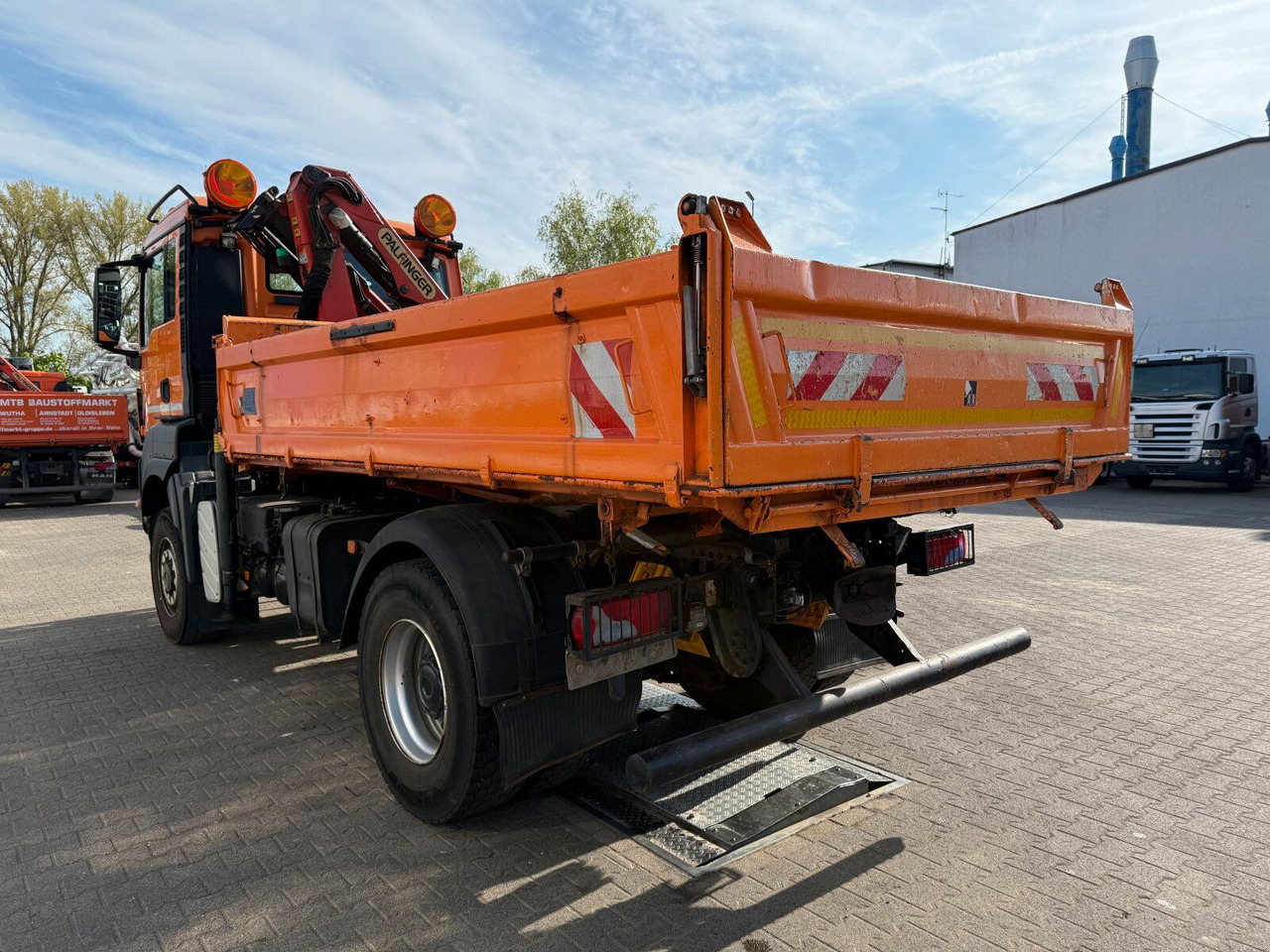 MAN TGA 18.360 4x4 Dreiseiten-Kipper Kran PALFINGER - Camion basculantă, Camion cu macara: Foto 5 MAN TGA 18.360 4x4 Dreiseiten-Kipper Kran PALFINGER - Camion basculantă, Camion cu macara: Foto 5