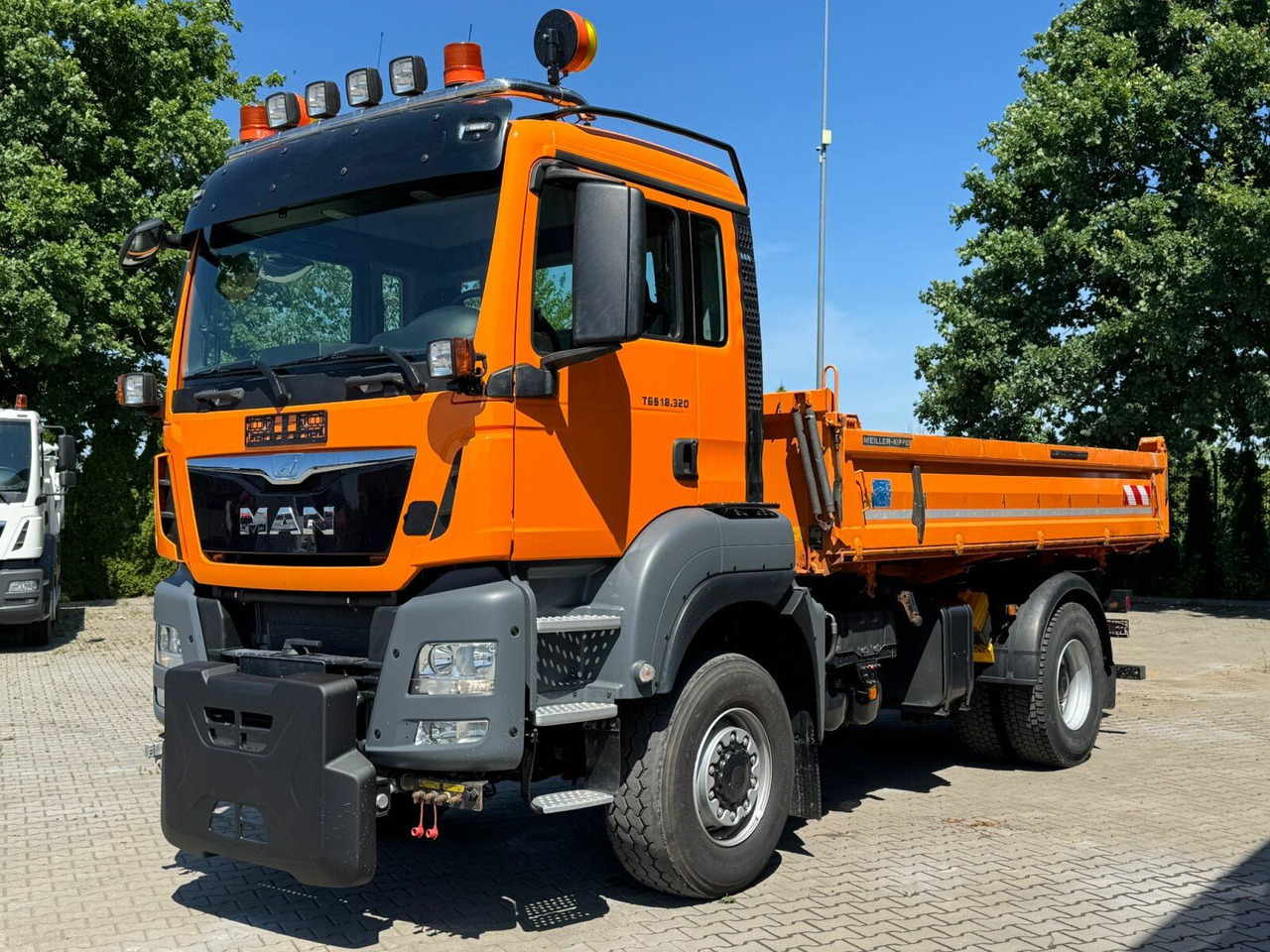 MAN TGS 18.320 4x4 BL Euro 6 Kipper + Winterdienst - Camion basculantă: Foto 2 MAN TGS 18.320 4x4 BL Euro 6 Kipper + Winterdienst - Camion basculantă: Foto 2