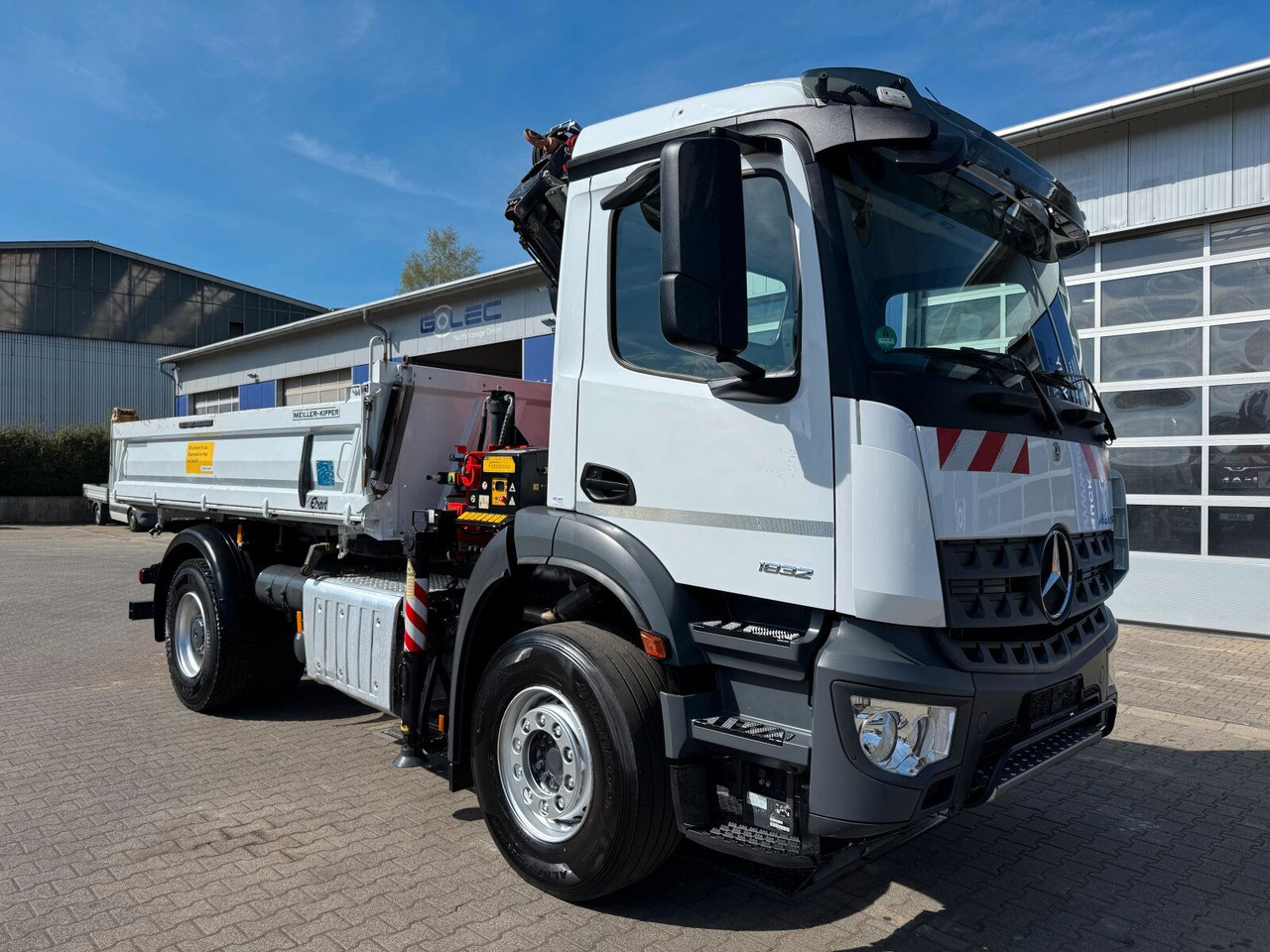 Mercedes-Benz AROCS 1832 4x2 Euro 6 Kipper Kran FASSI F120FB - Camion basculantă, Camion cu macara: Foto 1 Mercedes-Benz AROCS 1832 4x2 Euro 6 Kipper Kran FASSI F120FB - Camion basculantă, Camion cu macara: Foto 1