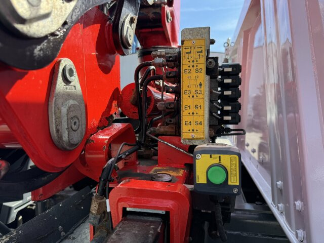 Mercedes-Benz AROCS 1832 4x2 Euro 6 Kipper Kran FASSI F120FB - Camion basculantă, Camion cu macara: Foto 4 Mercedes-Benz AROCS 1832 4x2 Euro 6 Kipper Kran FASSI F120FB - Camion basculantă, Camion cu macara: Foto 4