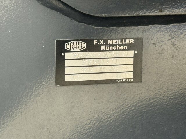 Mercedes-Benz AROCS 4851 8x6 Euro 6 Gesteinkipper MEILLER 25m³ - Camion basculantă: Foto 5 Mercedes-Benz AROCS 4851 8x6 Euro 6 Gesteinkipper MEILLER 25m³ - Camion basculantă: Foto 5