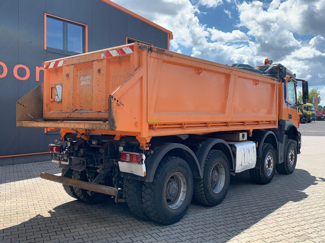 Mercedes-Benz Arocs 3243 8x4 Dreiseitenkipper mit Bordmatik - Camion basculantă: Foto 3 Mercedes-Benz Arocs 3243 8x4 Dreiseitenkipper mit Bordmatik - Camion basculantă: Foto 3