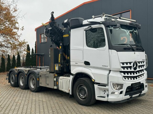 Mercedes-Benz Arocs 3253 8x4 Abrollkipper Kran Palfinger 37002 - Camion cu cârlig, Camion cu macara: Foto 1 Mercedes-Benz Arocs 3253 8x4 Abrollkipper Kran Palfinger 37002 - Camion cu cârlig, Camion cu macara: Foto 1