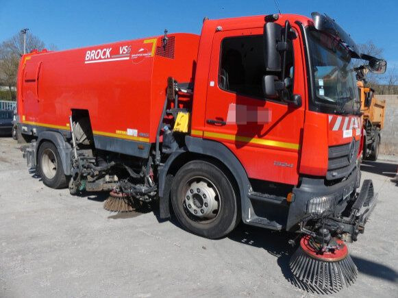 Mercedes-Benz Atego 1324 4x2 Kehrmaschine BROCK HD Anlage - Măturătoare stradală: Foto 3 Mercedes-Benz Atego 1324 4x2 Kehrmaschine BROCK HD Anlage - Măturătoare stradală: Foto 3