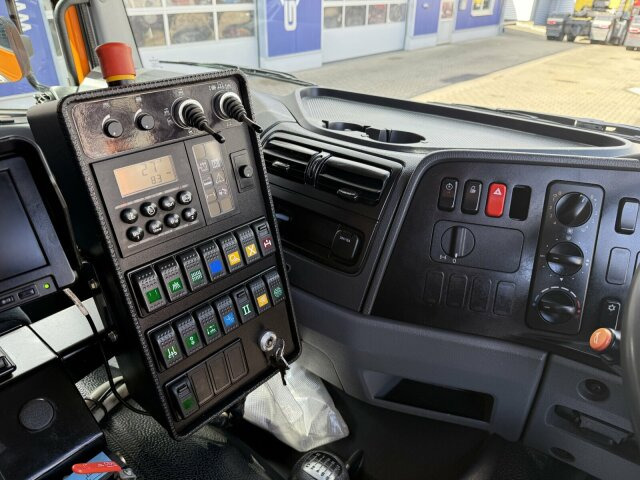 Mercedes-Benz Atego 1324 4x2 Kehrmaschine Viajet 6R/L - Măturătoare stradală: Foto 5 Mercedes-Benz Atego 1324 4x2 Kehrmaschine Viajet 6R/L - Măturătoare stradală: Foto 5