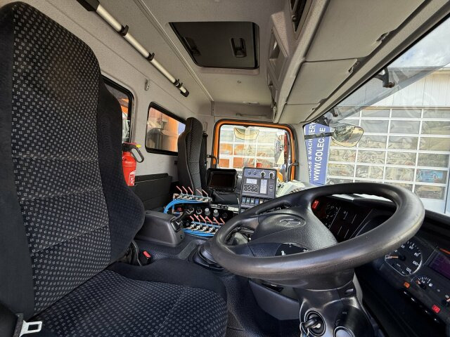 Mercedes-Benz Atego 1324 4x2 Kehrmaschine Viajet 6R/L - Măturătoare stradală: Foto 2 Mercedes-Benz Atego 1324 4x2 Kehrmaschine Viajet 6R/L - Măturătoare stradală: Foto 2