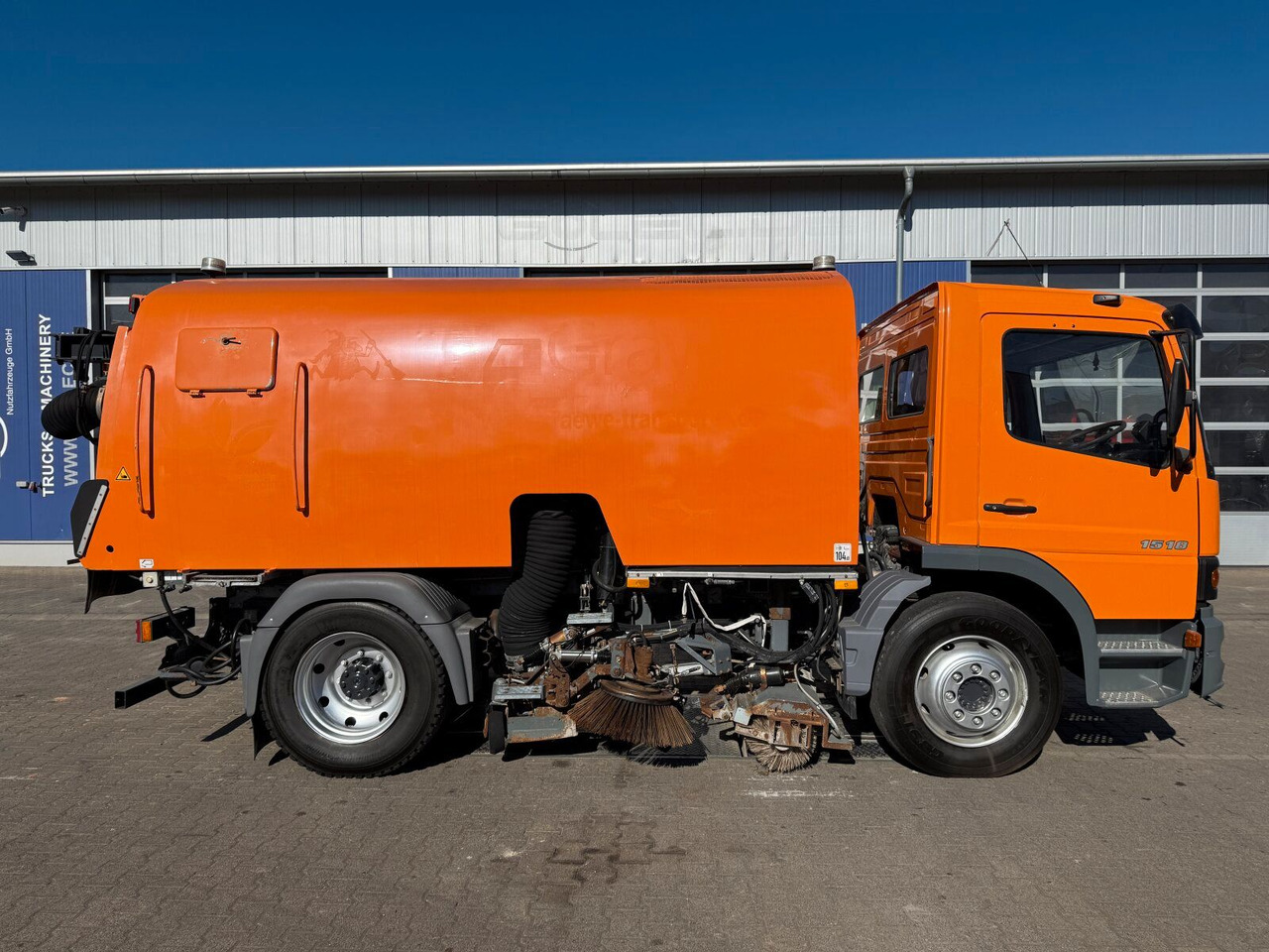 Mercedes-Benz Atego 1518 4x2 Kehrmaschine Bucher 500 - Măturătoare stradală: Foto 2 Mercedes-Benz Atego 1518 4x2 Kehrmaschine Bucher 500 - Măturătoare stradală: Foto 2