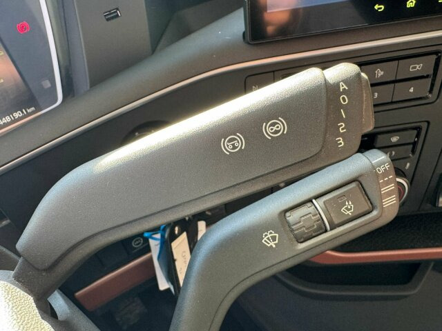 Volvo FH16 750 8X4 Holztransport Alukar TOP! - Camion forestier: Foto 3 Volvo FH16 750 8X4 Holztransport Alukar TOP! - Camion forestier: Foto 3