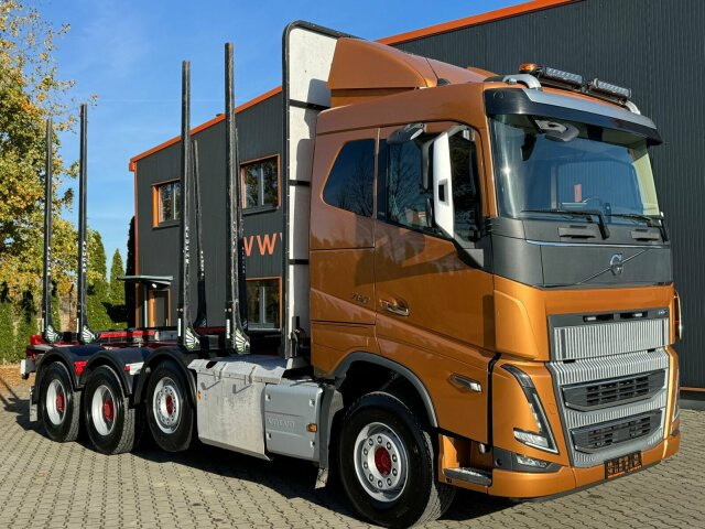 Volvo FH16 750 8X4 Holztransport Alukar TOP! - Camion forestier: Foto 1 Volvo FH16 750 8X4 Holztransport Alukar TOP! - Camion forestier: Foto 1
