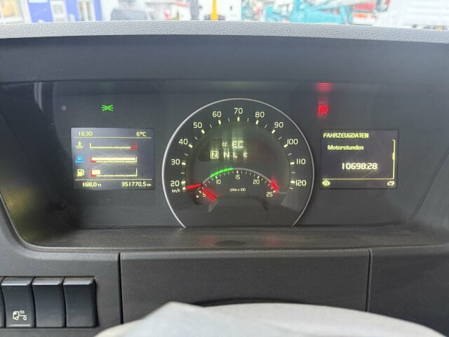 Volvo FMX 500 6x4 Kipper mit Kran Atlas 172.3E - A4 - Camion basculantă, Camion cu macara: Foto 2 Volvo FMX 500 6x4 Kipper mit Kran Atlas 172.3E - A4 - Camion basculantă, Camion cu macara: Foto 2