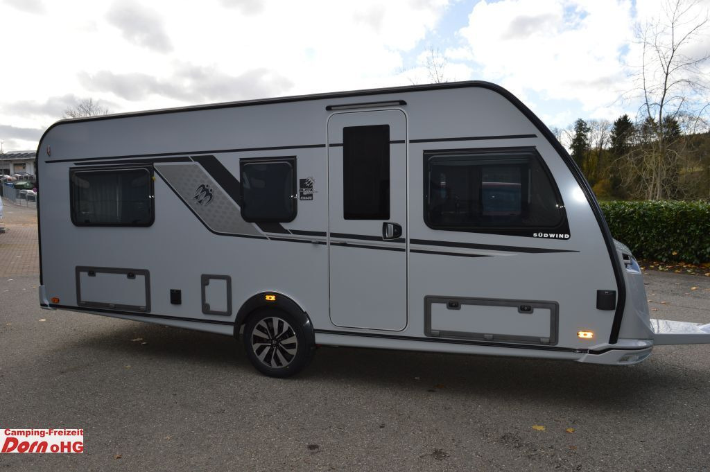 Knaus Südwind 540 UE Black Selection Elektrische Fußbo - Rulotă: Foto 1 Knaus Südwind 540 UE Black Selection Elektrische Fußbo - Rulotă: Foto 1