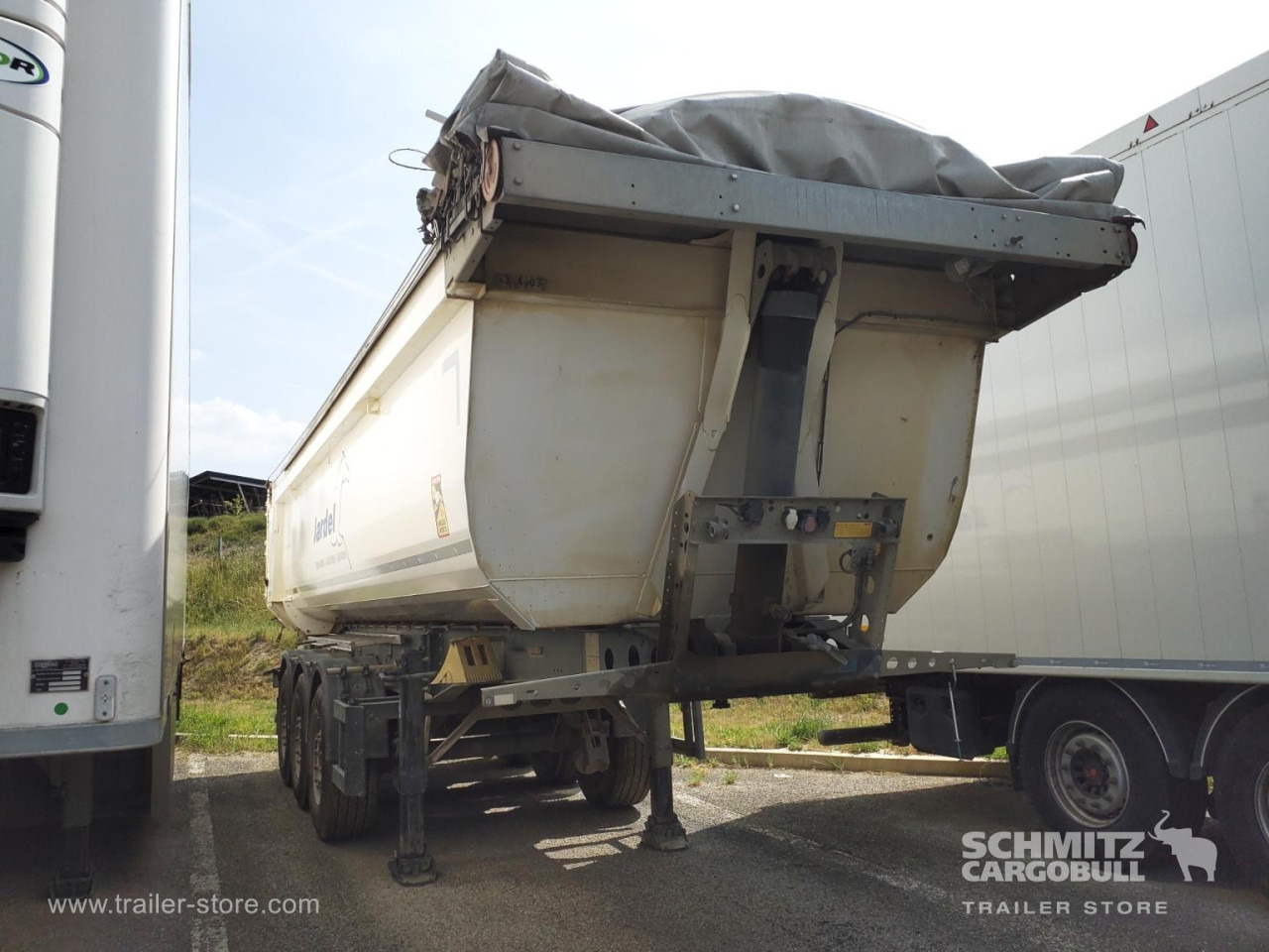 SCHMITZ Tipper Steel half pipe body 26m³ - Semiremorcă basculantă: Foto 1 SCHMITZ Tipper Steel half pipe body 26m³ - Semiremorcă basculantă: Foto 1
