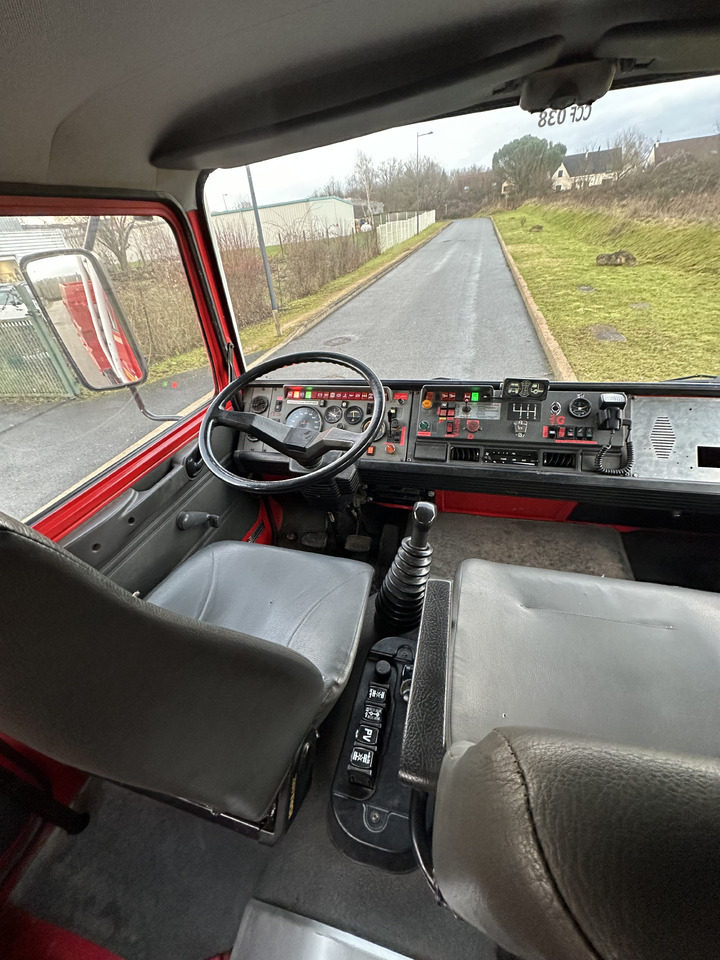 Autospeciala de stins incendii RENAULT M180: Foto 14