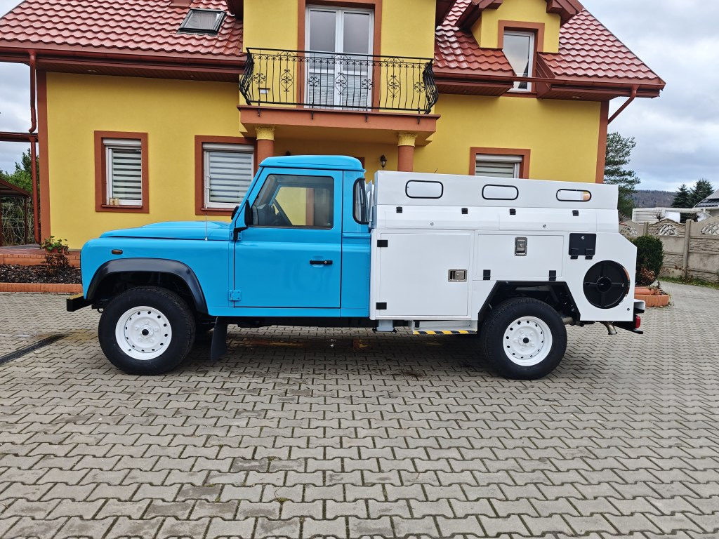 Land Rover Defender VAACUM truck canalisation cleaner - Maşină pentru vidanjări: Foto 1 Land Rover Defender VAACUM truck canalisation cleaner - Maşină pentru vidanjări: Foto 1