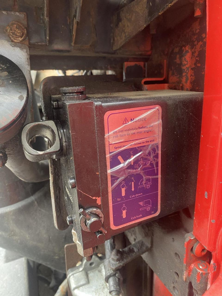 Cap tractor RENAULT Magnum 480: Foto 23 Cap tractor RENAULT Magnum 480: Foto 23