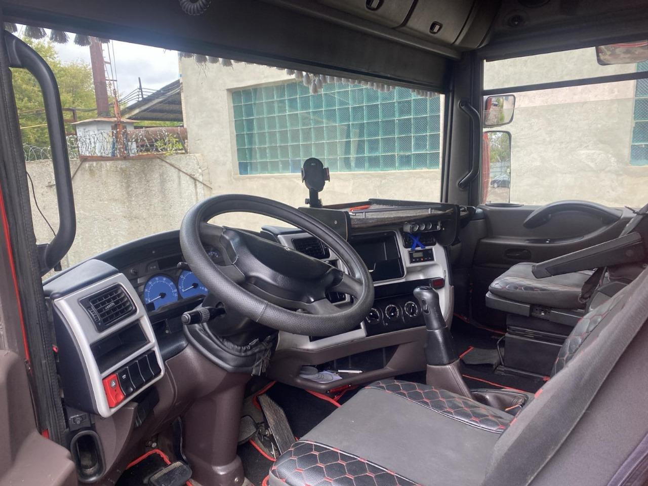 Cap tractor RENAULT Magnum 480: Foto 28 Cap tractor RENAULT Magnum 480: Foto 28