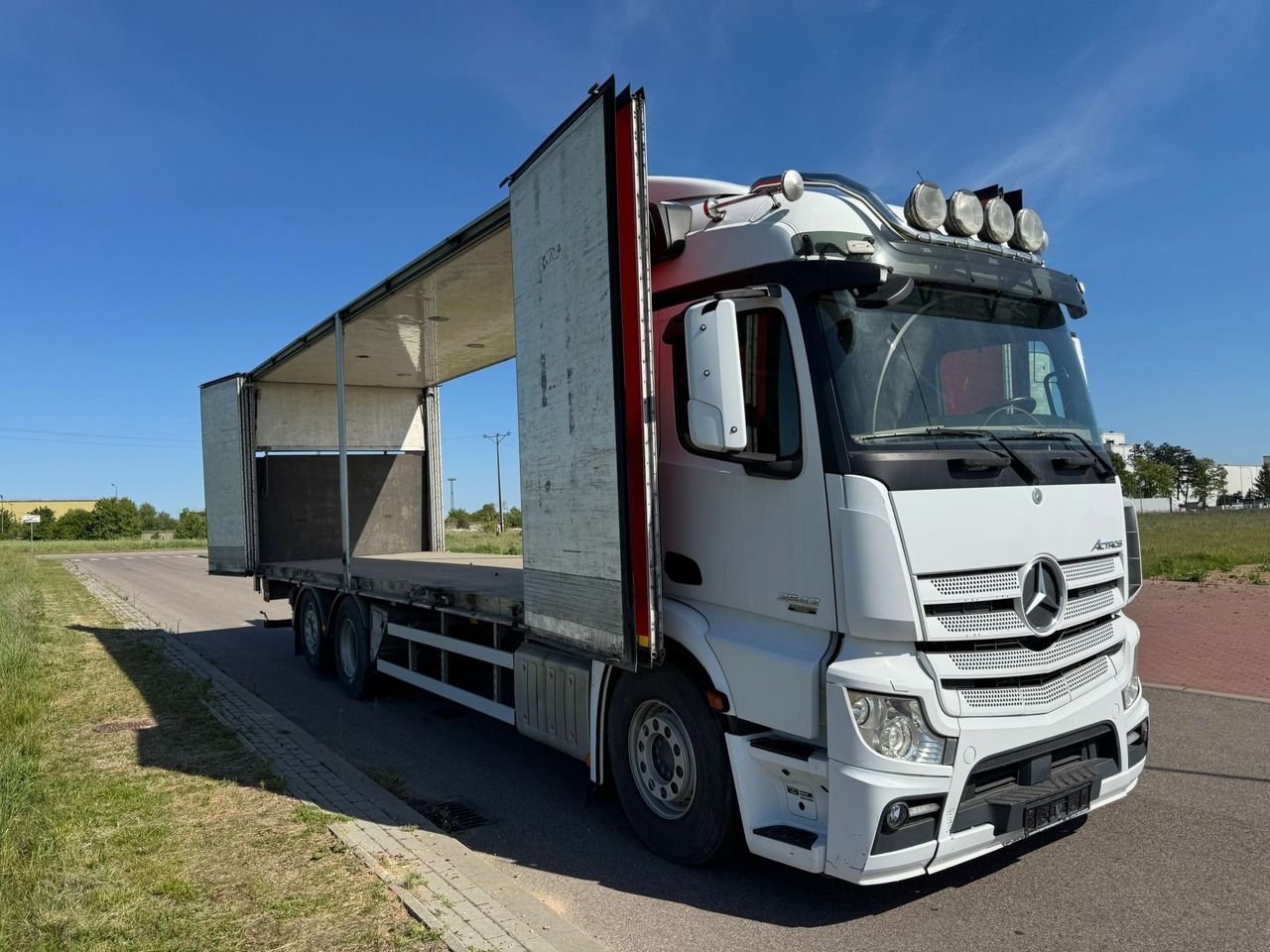 MERCEDES-BENZ ACTROS 2542 - Camion furgon: Foto 3 MERCEDES-BENZ ACTROS 2542 - Camion furgon: Foto 3