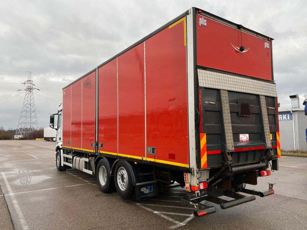 MERCEDES-BENZ ACTROS 2542 - Camion furgon: Foto 4 MERCEDES-BENZ ACTROS 2542 - Camion furgon: Foto 4