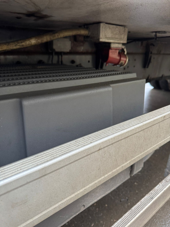 Camion frigider SCANIA P270: Foto 16