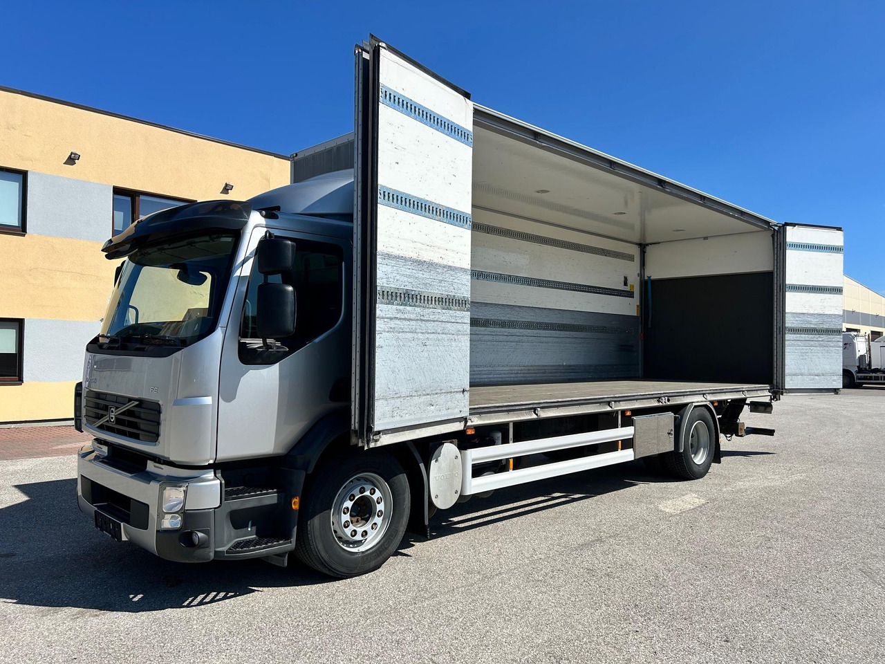 VOLVO FE260 - Camion furgon: Foto 3 VOLVO FE260 - Camion furgon: Foto 3