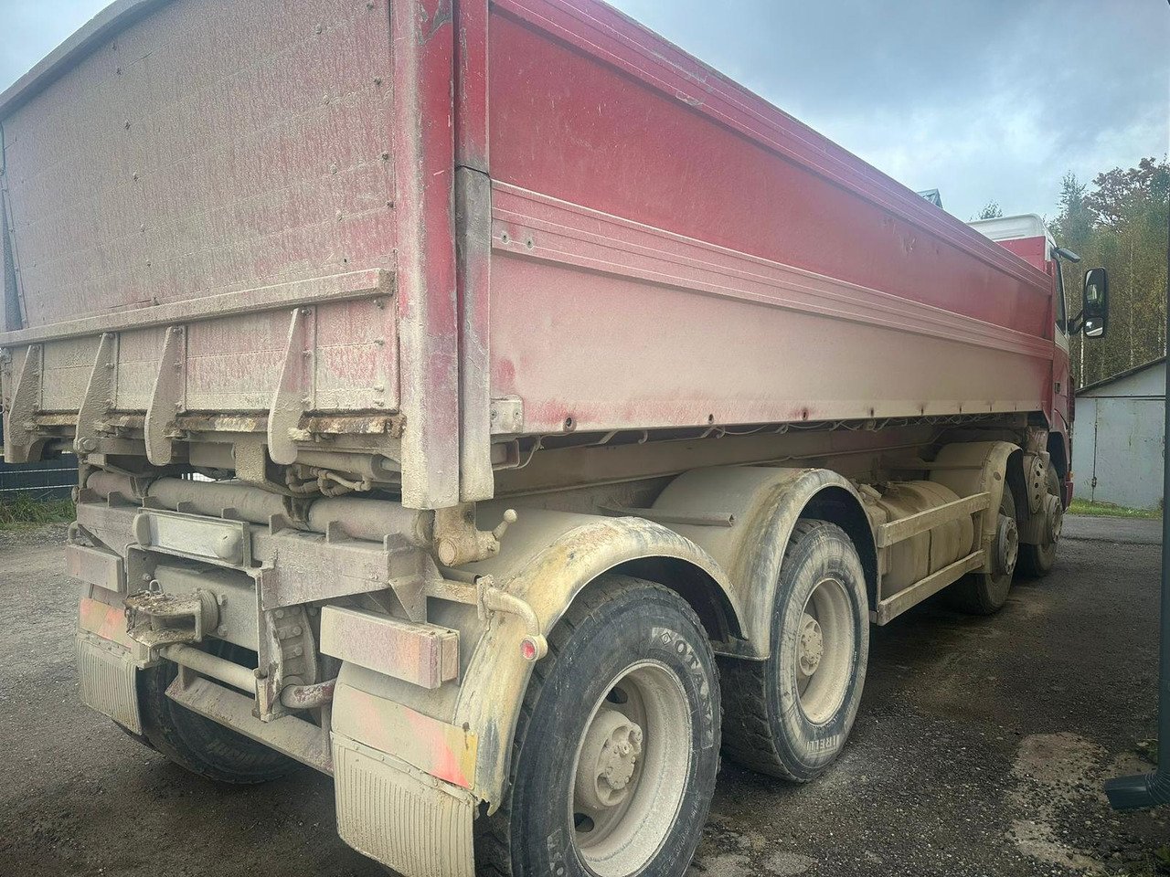 VOLVO FH12.380 - Camion basculantă: Foto 2 VOLVO FH12.380 - Camion basculantă: Foto 2
