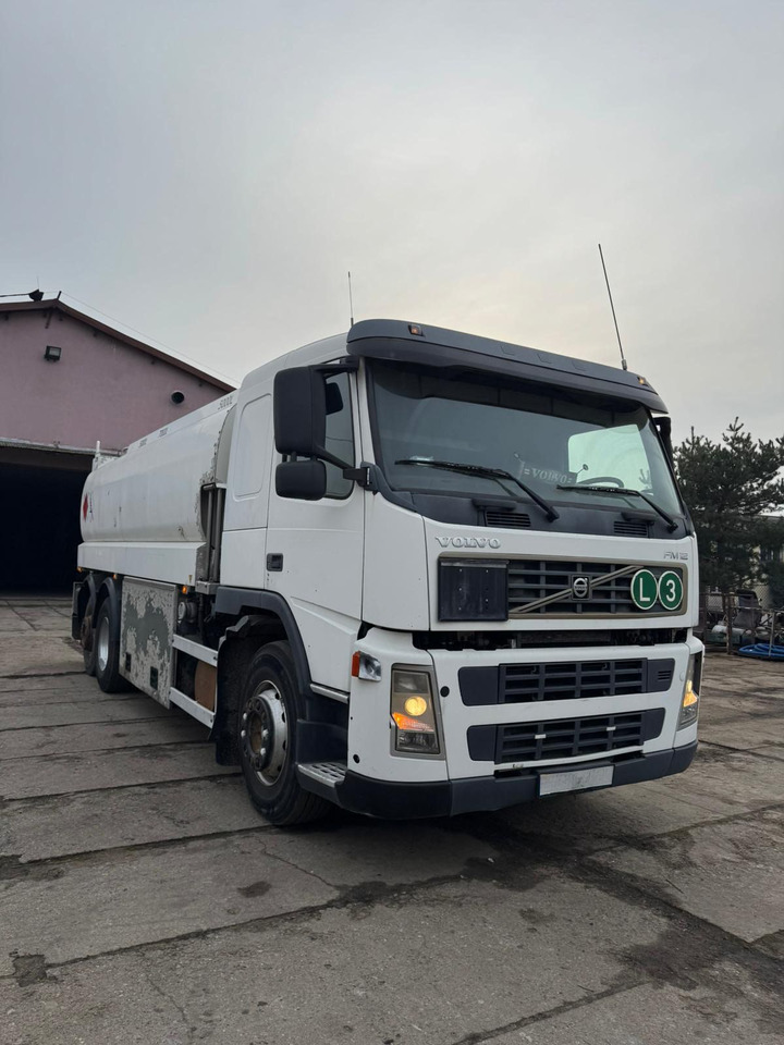 VOLVO FM12.380 - Camion cisternă: Foto 1 VOLVO FM12.380 - Camion cisternă: Foto 1