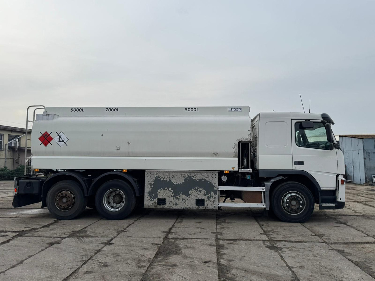 VOLVO FM12.380 - Camion cisternă: Foto 3 VOLVO FM12.380 - Camion cisternă: Foto 3