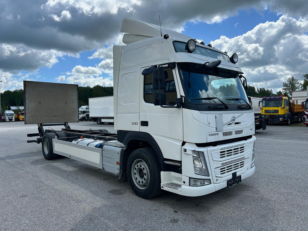 VOLVO FM330 - Camion şasiu: Foto 1 VOLVO FM330 - Camion şasiu: Foto 1