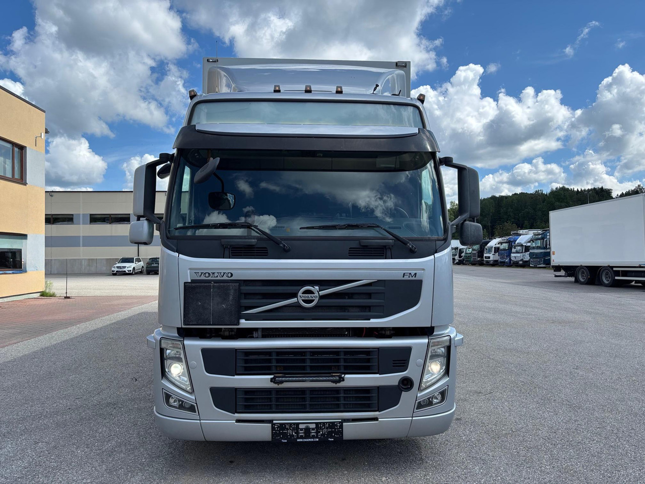 VOLVO FM330 - Camion furgon: Foto 2 VOLVO FM330 - Camion furgon: Foto 2