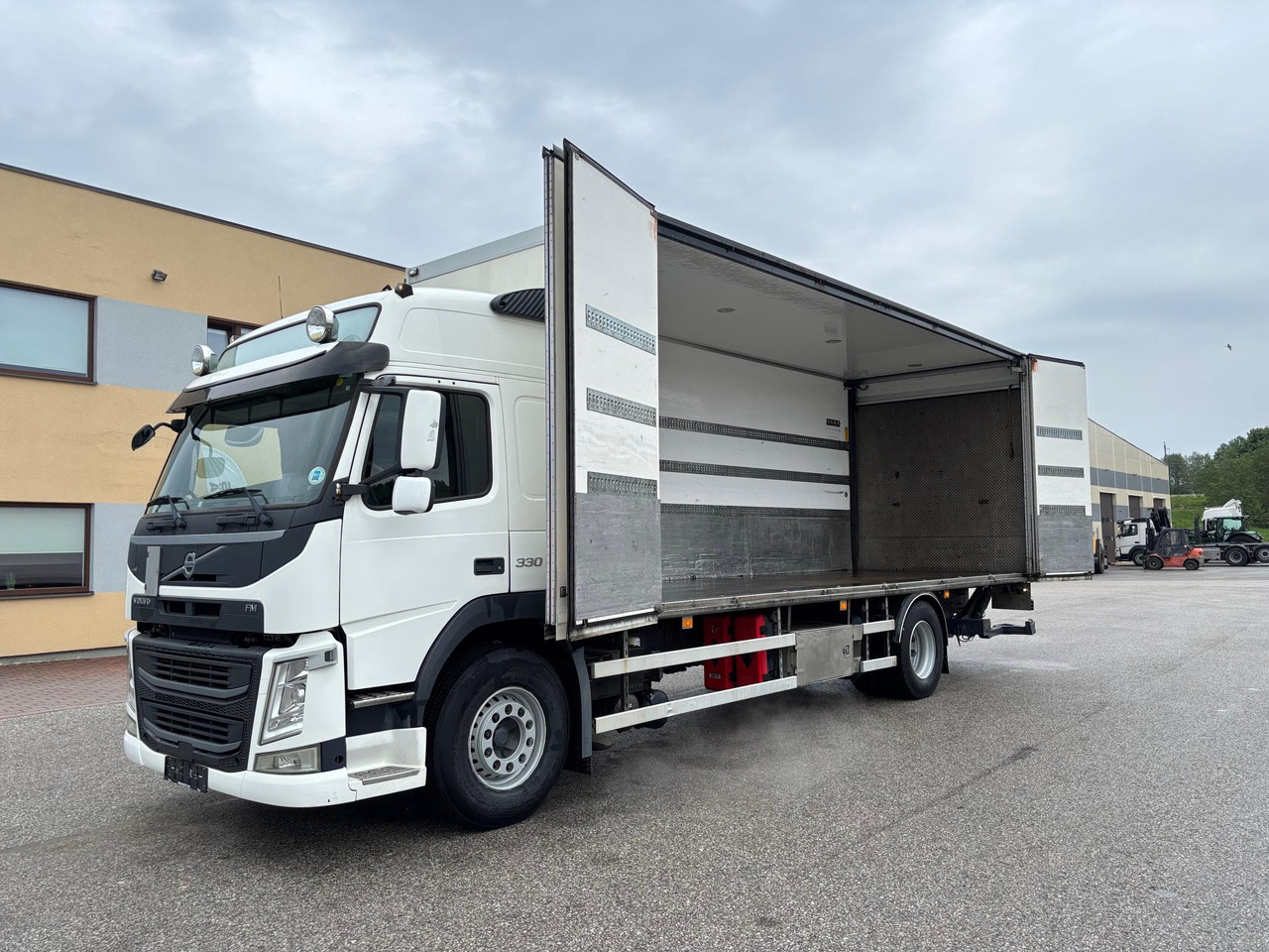 VOLVO FM330 - Camion furgon: Foto 4 VOLVO FM330 - Camion furgon: Foto 4