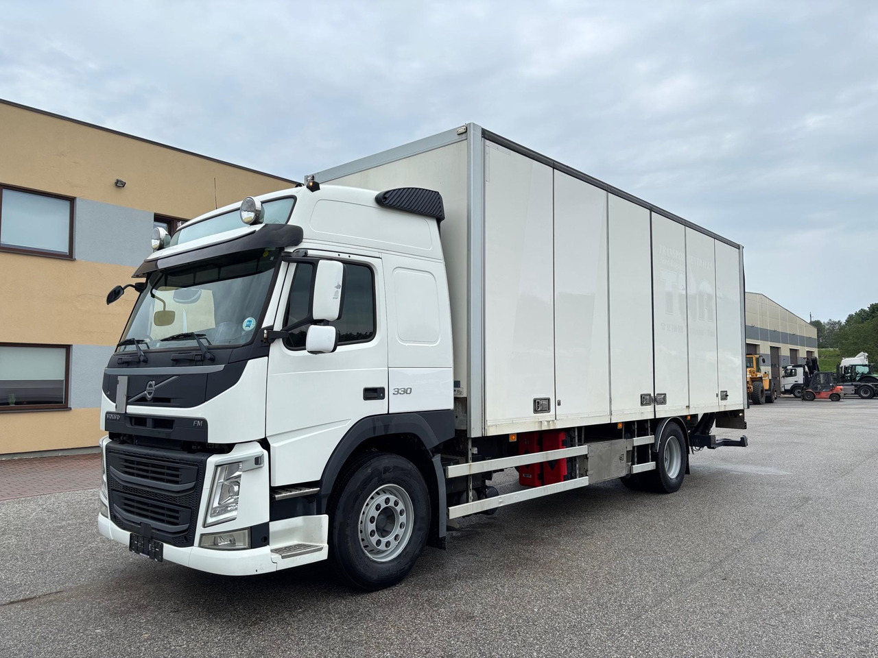 VOLVO FM330 - Camion furgon: Foto 3 VOLVO FM330 - Camion furgon: Foto 3