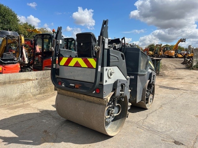 Bomag BW 135 AD-5 - Cilindru compactor pentru asfalt: Foto 4 Bomag BW 135 AD-5 - Cilindru compactor pentru asfalt: Foto 4