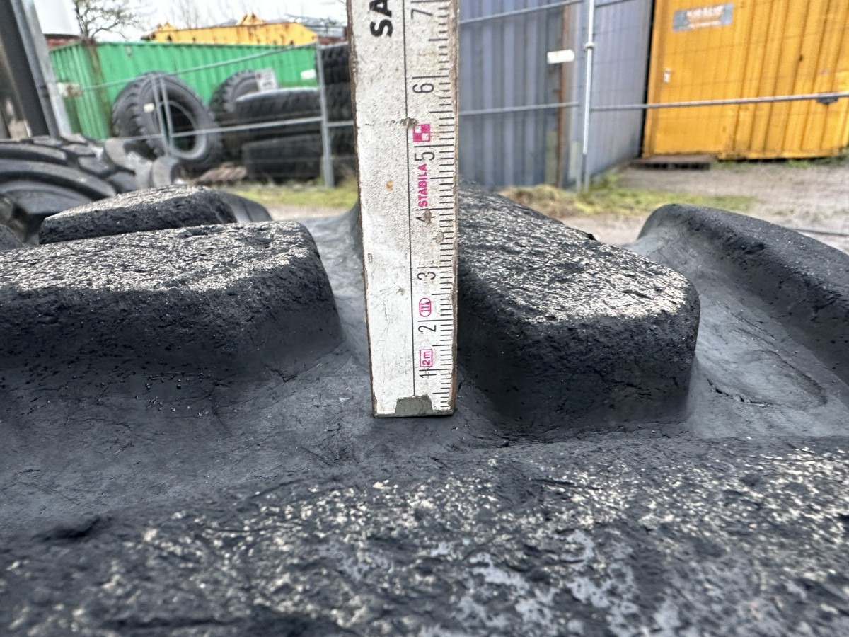 Anvelopă pentru Excavator pe roţi MITAS 445 / 65 R 22.5 Kompletträder - Complet tires: Foto 15 Anvelopă pentru Excavator pe roţi MITAS 445 / 65 R 22.5 Kompletträder - Complet tires: Foto 15