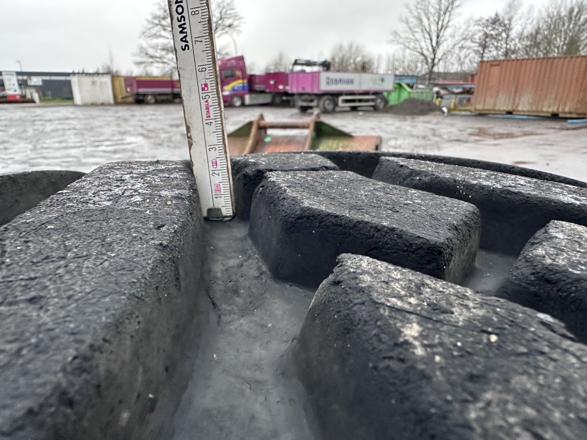 Anvelopă pentru Excavator pe roţi MITAS 445 / 65 R 22.5 Kompletträder - Complet tires: Foto 21 Anvelopă pentru Excavator pe roţi MITAS 445 / 65 R 22.5 Kompletträder - Complet tires: Foto 21