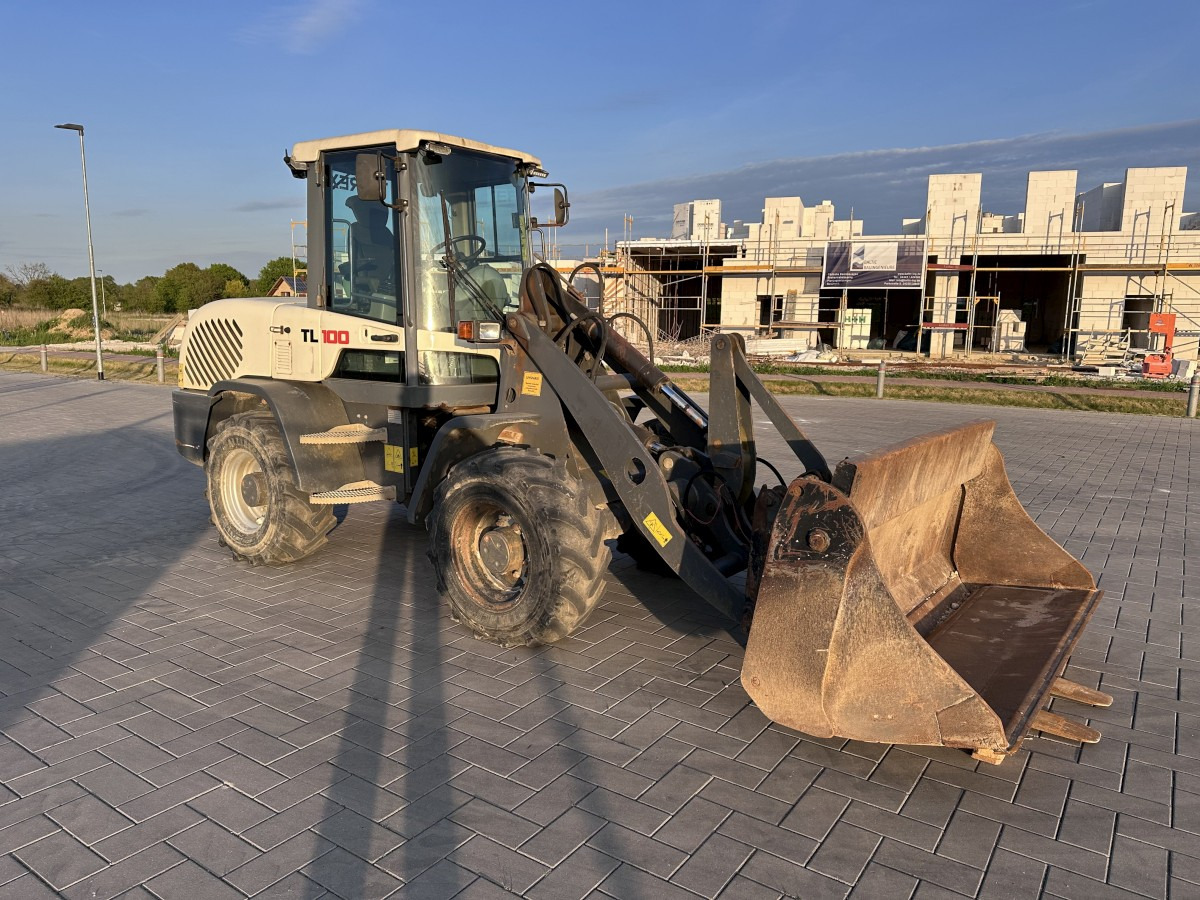 TEREX TL 100 - 30 Km/h Schaufel + Palettengabel Top ! - Încărcător frontal pe pneuri: Foto 4 TEREX TL 100 - 30 Km/h Schaufel + Palettengabel Top ! - Încărcător frontal pe pneuri: Foto 4