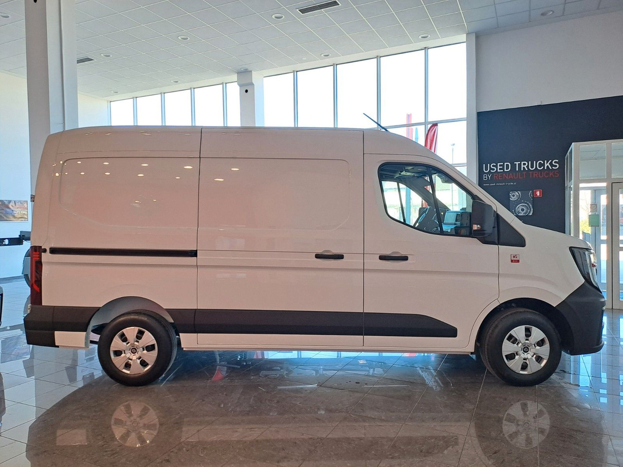 Renault Master L2H2 150 - NAV Klimaaut. Holzb. 270° - Dubă: Foto 3 Renault Master L2H2 150 - NAV Klimaaut. Holzb. 270° - Dubă: Foto 3