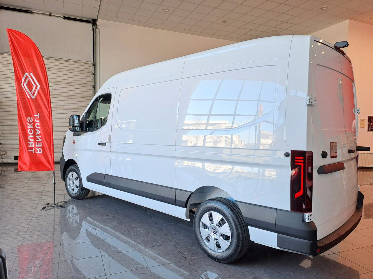 Renault Master L2H2 150 - NAV Klimaaut. Holzb. 270° - Dubă: Foto 5 Renault Master L2H2 150 - NAV Klimaaut. Holzb. 270° - Dubă: Foto 5