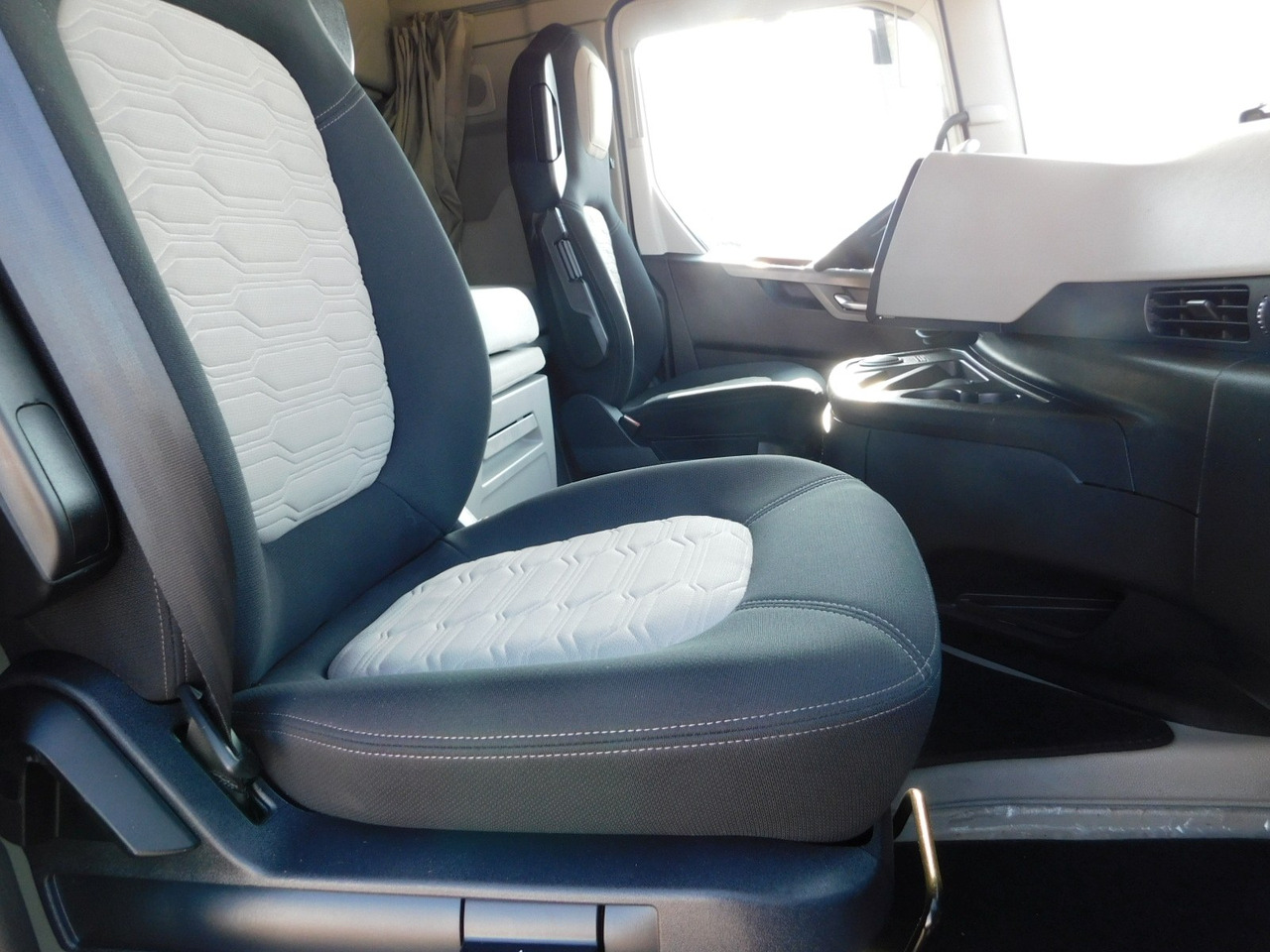 Ford F max 4x2 scab e6 12tx2620 ecotorq - Cap tractor: Foto 5 Ford F max 4x2 scab e6 12tx2620 ecotorq - Cap tractor: Foto 5
