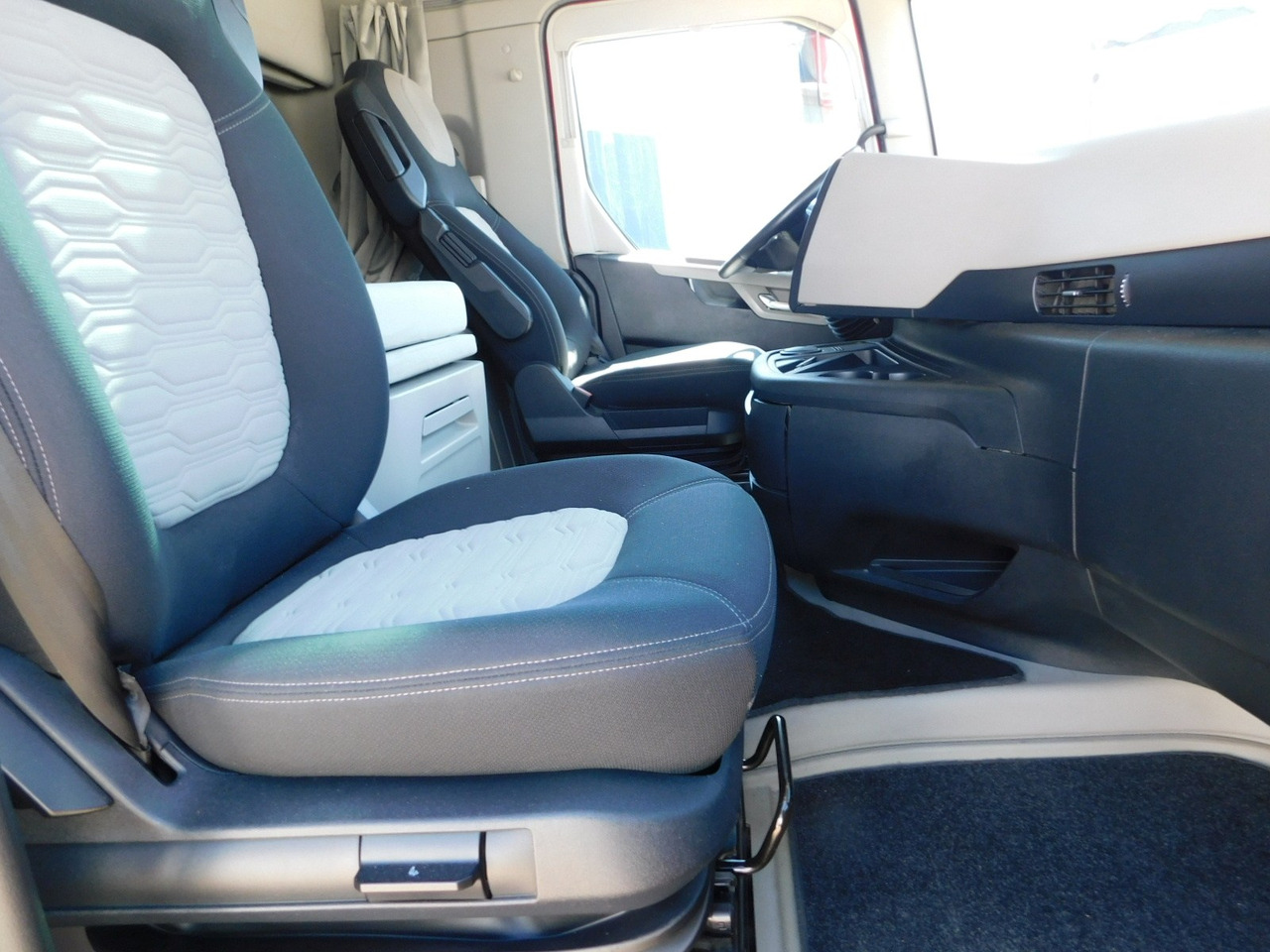 Ford F max ll 4x2 scab e6 12tx2620 - Cap tractor: Foto 5 Ford F max ll 4x2 scab e6 12tx2620 - Cap tractor: Foto 5