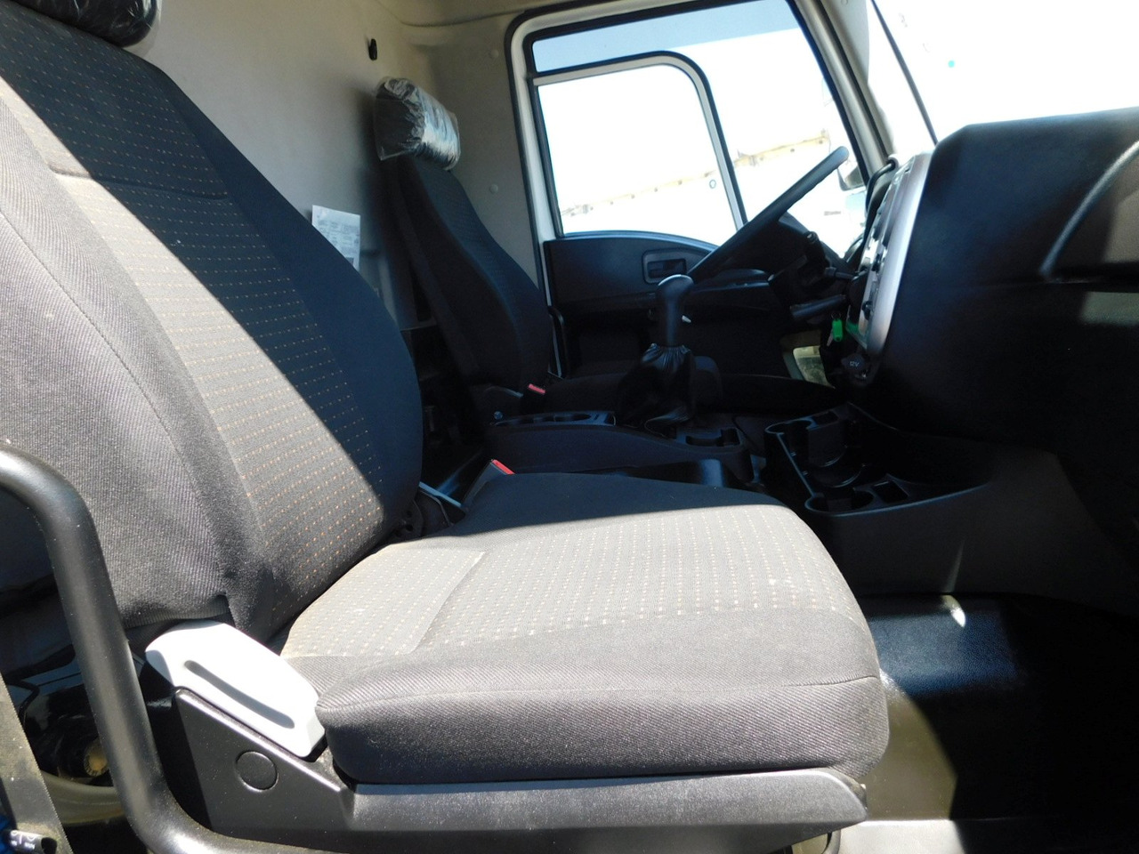 Ford 4142d 8x4 dcab e6 16s2230 - Camion basculantă: Foto 5 Ford 4142d 8x4 dcab e6 16s2230 - Camion basculantă: Foto 5