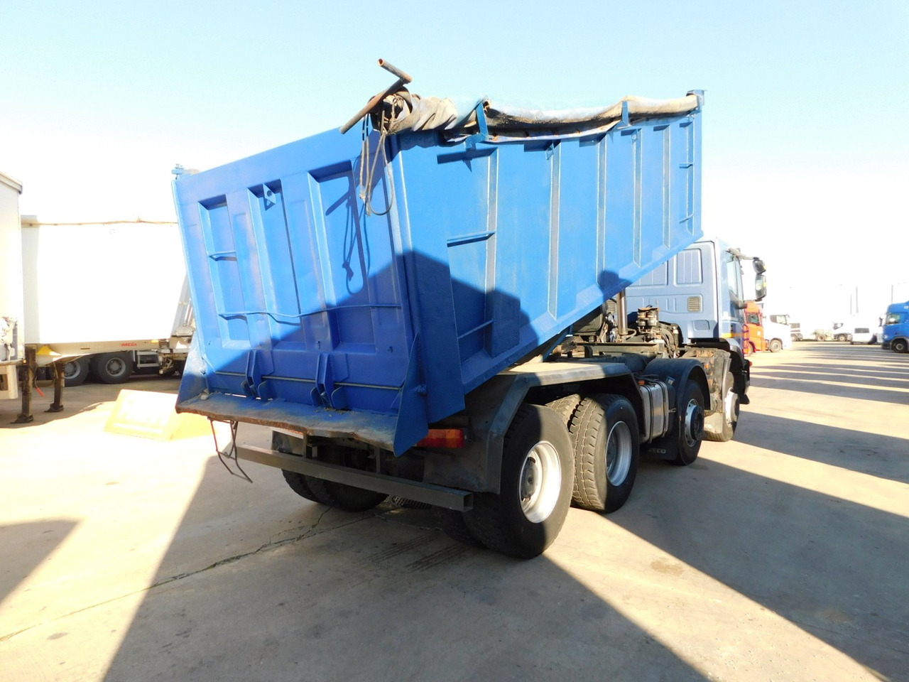 Iveco Trakker ad410t45 - Camion basculantă: Foto 3 Iveco Trakker ad410t45 - Camion basculantă: Foto 3